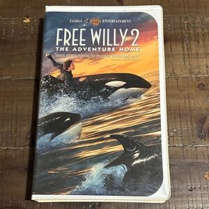 Warner Bros. Free Willy 2 VHS  Bundle and Save 5/$20